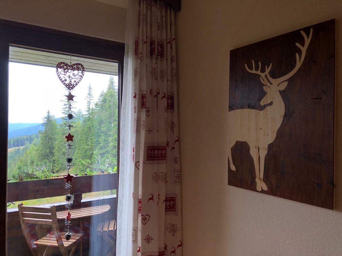 21 Apartment *